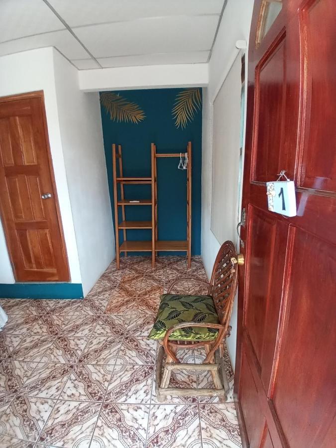 Hostal Y Restaurante Los Tecales La Coca Esterno foto